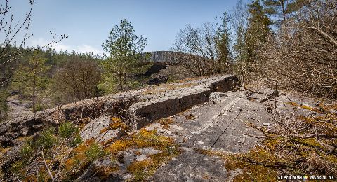 Gemeinde Mühldorfer_Hart Landkreis Mühldorf Bunkergelände mit Bogen (Dirschl Johann) Deutschland MÜ